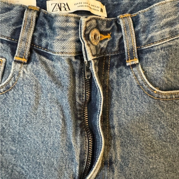 Zara Denim High-Waisted Shorts

#1205 - Picture 5 of 9